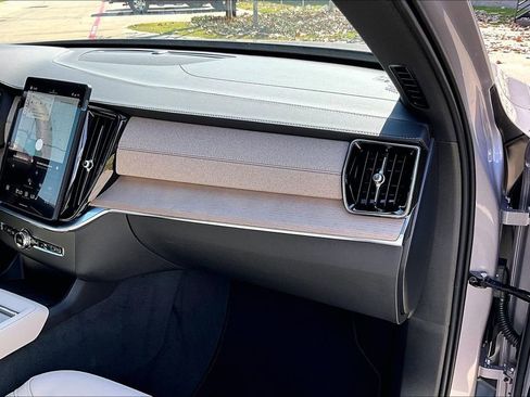 New 2026 Volvo XC90 T8 Core w/ Protection Package Premier image 18