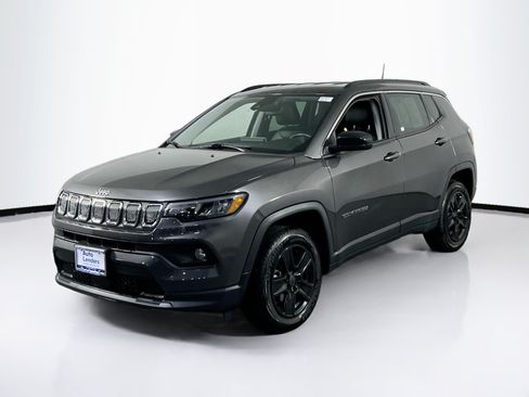 Used 2022 Jeep Compass Latitude w/ Convenience Group AWD/4WD image 1