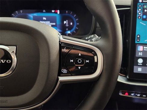 Used 2025 Volvo XC90 B6 Plus image 29