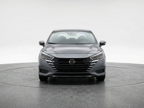 Used 2025 Nissan Versa SV image 2