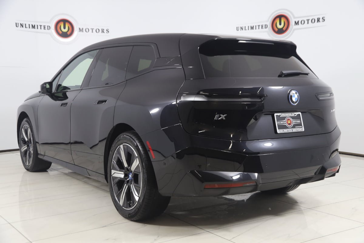Used 2024 BMW iX xDrive50 w/ Sport Package AWD/4WD image 4