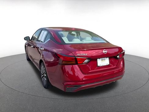 Used 2025 Nissan Altima 2.5 SV FWD image 10