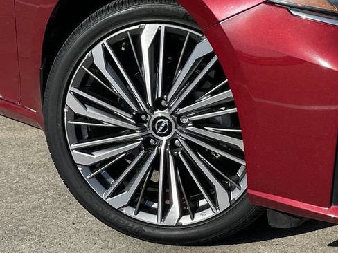 Used 2024 Nissan Altima 2.5 SL FWD image 9