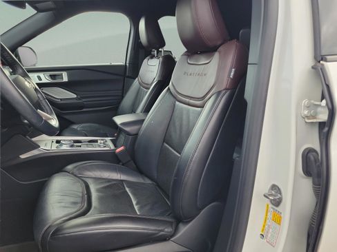 Used 2020 Ford Explorer Platinum w/ Premium Technology Package image 17