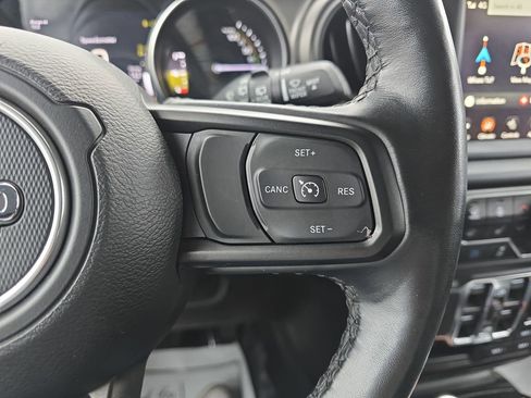 Used 2023 Jeep Wrangler Unlimited w/ Sun & Screen Package image 24