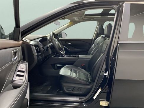 Certified 2022 Nissan Rogue SV w/ SV Premium Package AWD/4WD image 11