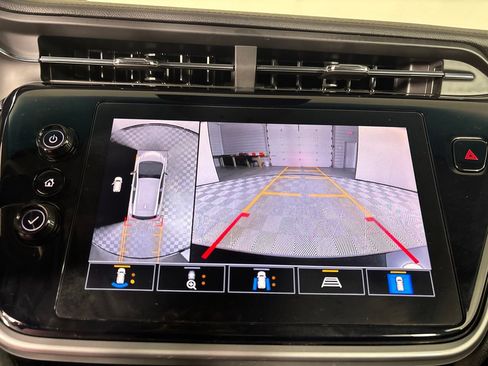 Used 2022 Chevrolet Bolt LT w/ Infotainment Package FWD image 13