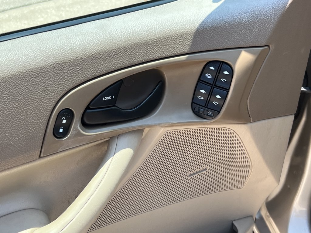 Used 2006 Ford Focus ZXW Wagon FWD image 6