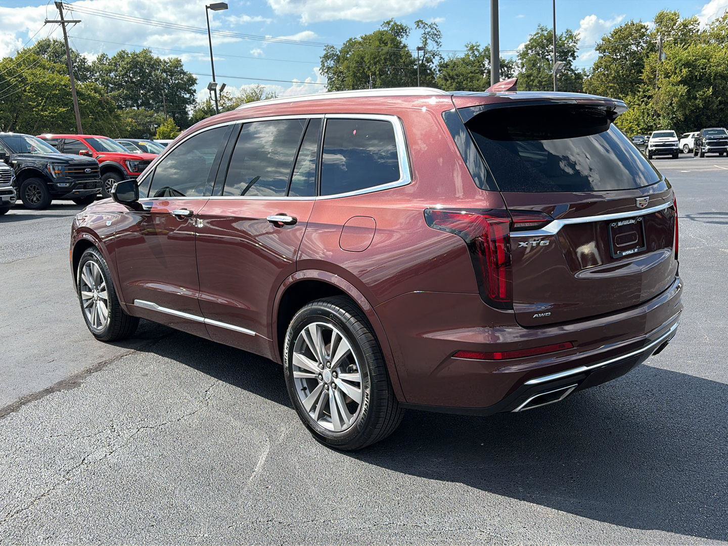 Used 2022 Cadillac XT6 Premium Luxury w/ LPO, Floor Liner Package AWD/4WD image 3