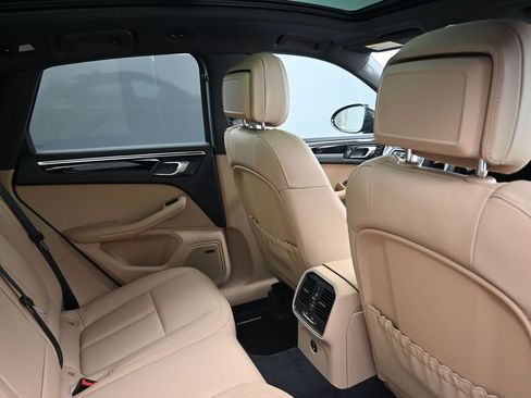 Used 2026 Porsche Macan AWD/4WD image 7