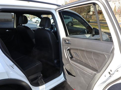 Used 2023 Volkswagen Tiguan SE R-Line image 30