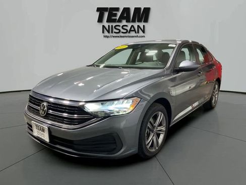 Used 2022 Volkswagen Jetta SE image 3