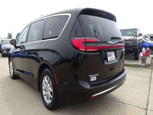 Certified 2024 Chrysler Pacifica Touring-L FWD image 8