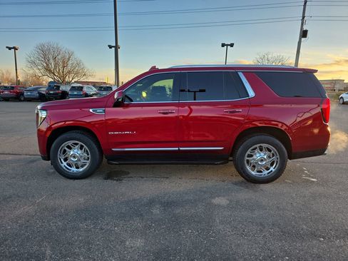 Used 2021 GMC Yukon Denali image 2