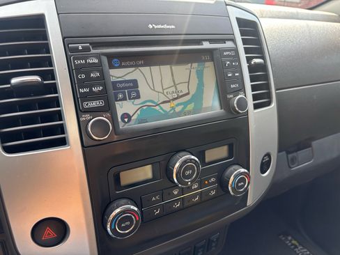 Used 2020 Nissan Frontier PRO-4X image 9