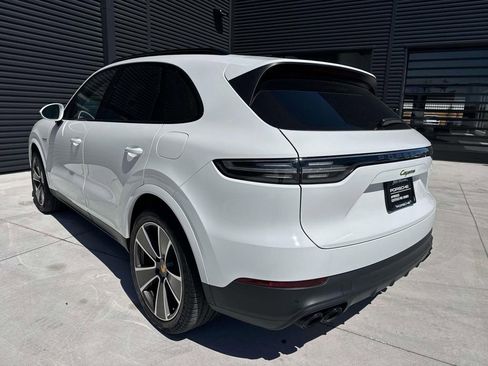 Certified 2023 Porsche Cayenne Platinum Edition AWD/4WD image 3