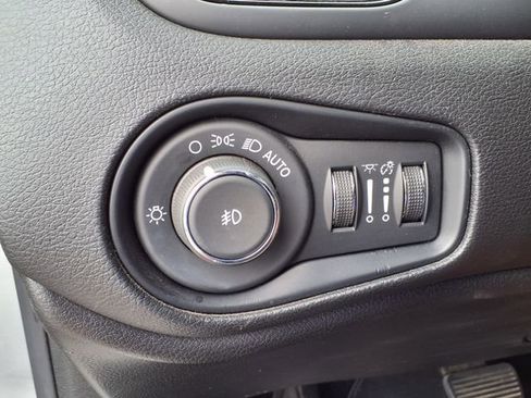 Used 2019 Jeep Renegade Altitude w/ Quick Order Package 2XM image 25