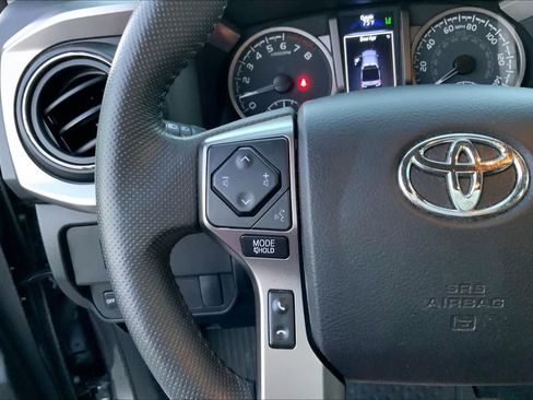 Used 2022 Toyota Tacoma SR5 AWD/4WD image 23
