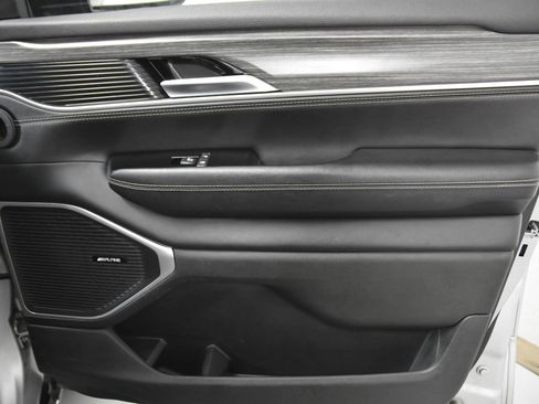 Used 2024 Jeep Wagoneer L Series II RWD image 14