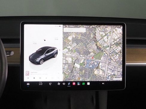Used 2023 Tesla Model Y Long Range AWD/4WD image 22
