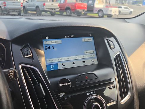 Used 2017 Ford Focus Titanium FWD image 28