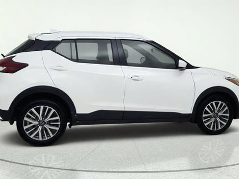 Used 2024 Nissan Kicks SV FWD image 4