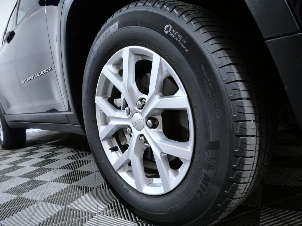 Used 2023 Jeep Grand Cherokee Limited w/ Luxury Tech Group II RWD image 27