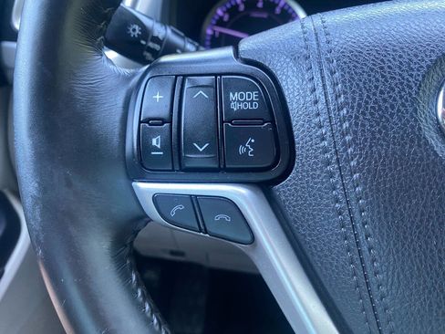 Used 2019 Toyota Highlander Plus FWD image 22