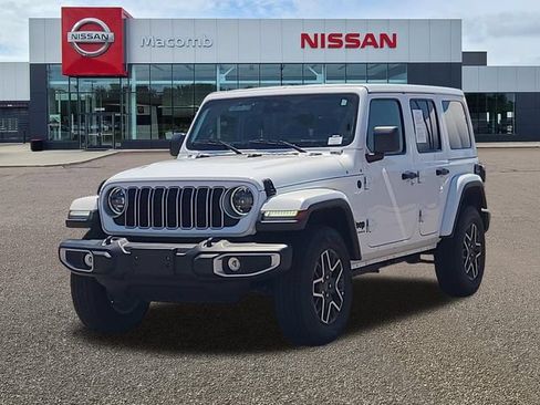 Used 2025 Jeep Wrangler Unlimited Sahara AWD/4WD image 3