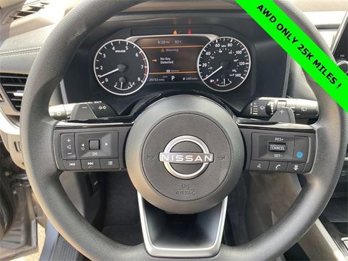 Used 2023 Nissan Rogue SV image 14