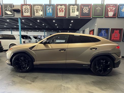 Used 2024 Lamborghini Urus Performante AWD/4WD image 10
