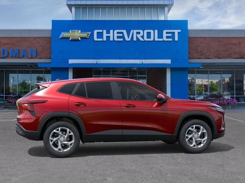 New 2026 Chevrolet Trax LS w/ LS Convenience Package FWD image 5