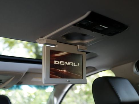 Used 2015 GMC Yukon Denali w/ Premium Package AWD/4WD image 36