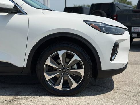 Used 2023 Ford Escape Platinum AWD/4WD image 9
