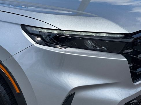 Used 2025 Honda CR-V Sport image 11