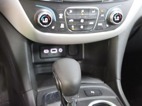 Used 2022 Chevrolet Equinox LT FWD image 20