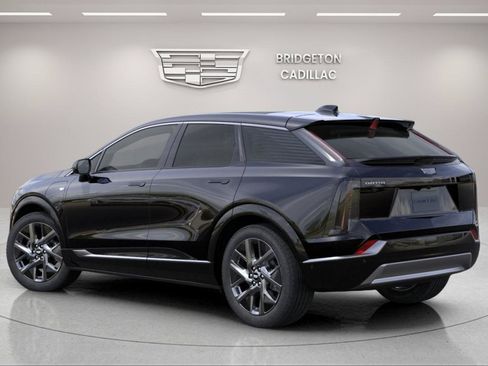New 2027 Cadillac Optiq Luxury w/ LPO, Floor Liner Package AWD/4WD image 8