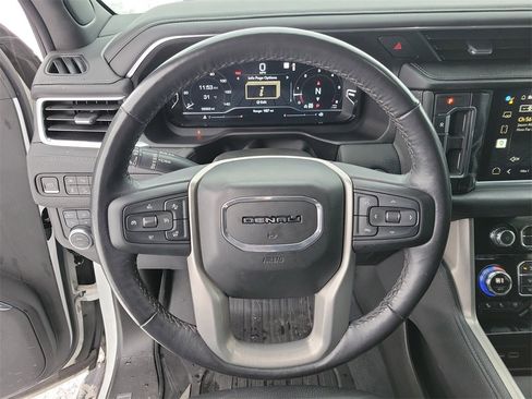 Used 2022 GMC Yukon Denali w/ Denali Premium Package image 23