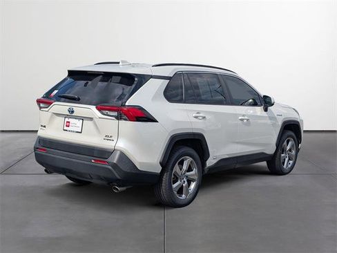 Certified 2021 Toyota RAV4 XLE Premium image 5
