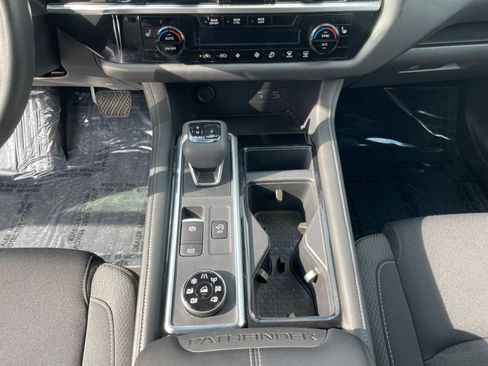 Used 2025 Nissan Pathfinder SV image 43