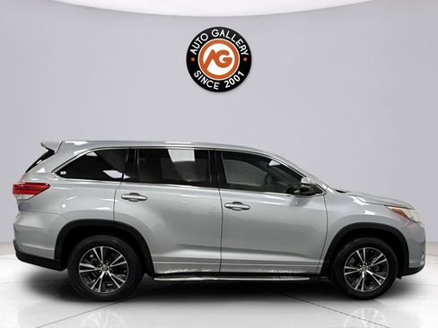 Used 2018 Toyota Highlander LE image 8
