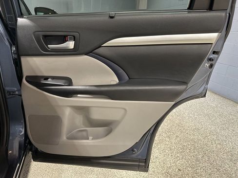 Used 2019 Toyota Highlander XLE image 19