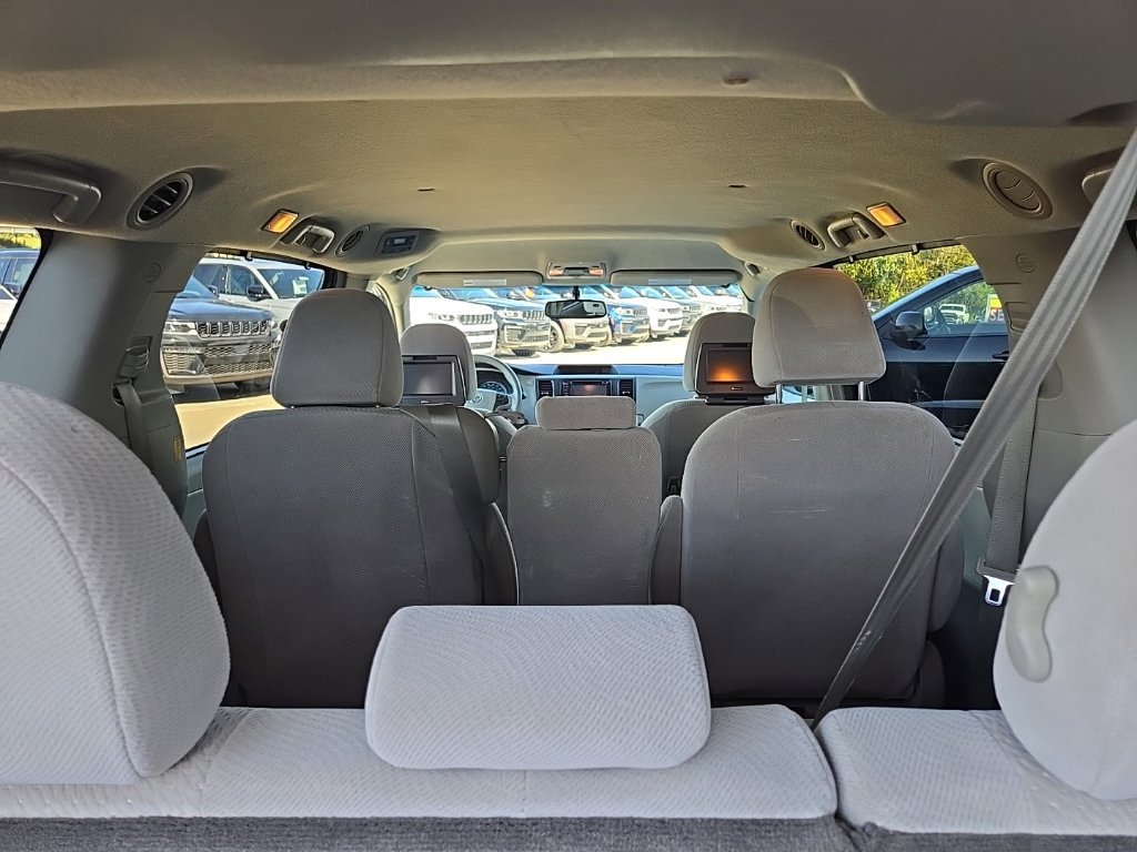 Used 2013 Toyota Sienna LE FWD image 33