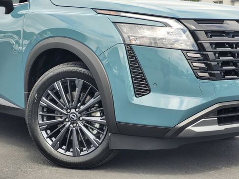 New 2026 Nissan Pathfinder SL w/ SL Premium Package FWD image 3