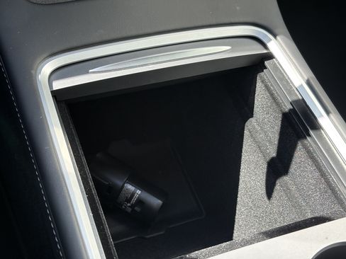 Used 2024 Tesla Model Y Long Range AWD/4WD image 26