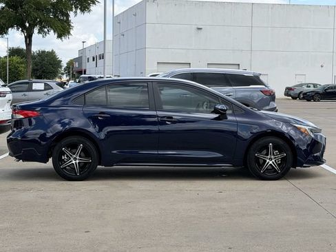 Used 2025 Toyota Corolla LE FWD image 3