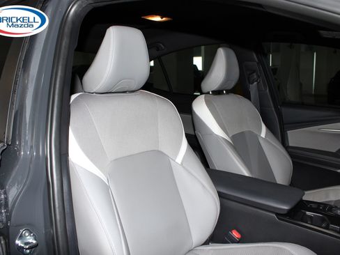 Used 2025 Toyota Camry SE FWD image 15