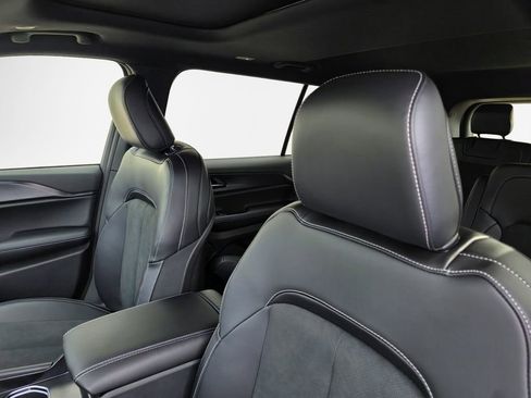 New 2025 Jeep Grand Cherokee L Altitude image 31