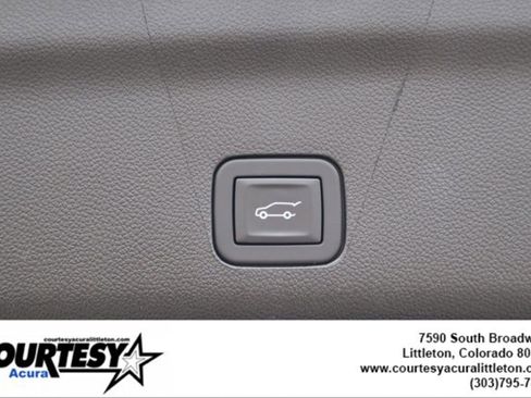 Used 2025 Chevrolet Tahoe High Country AWD/4WD image 32