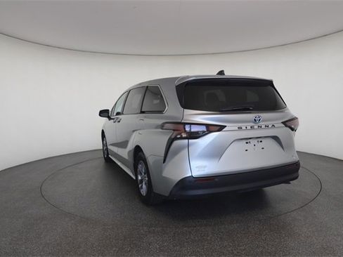 Used 2023 Toyota Sienna XLE image 13